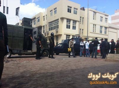  وفقاً لشهود عيان .. قامت قوات الداخلية بسحل عدة طالبات واعتقالهن من داخل الحرم الجامعي لجامعة المنصورة بعد إقتحامه اليوم.