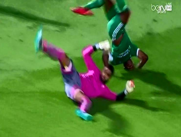 فيديو سقوط واصابة لاعب ليوبار بشلل رباعي وكسر في الرقبه